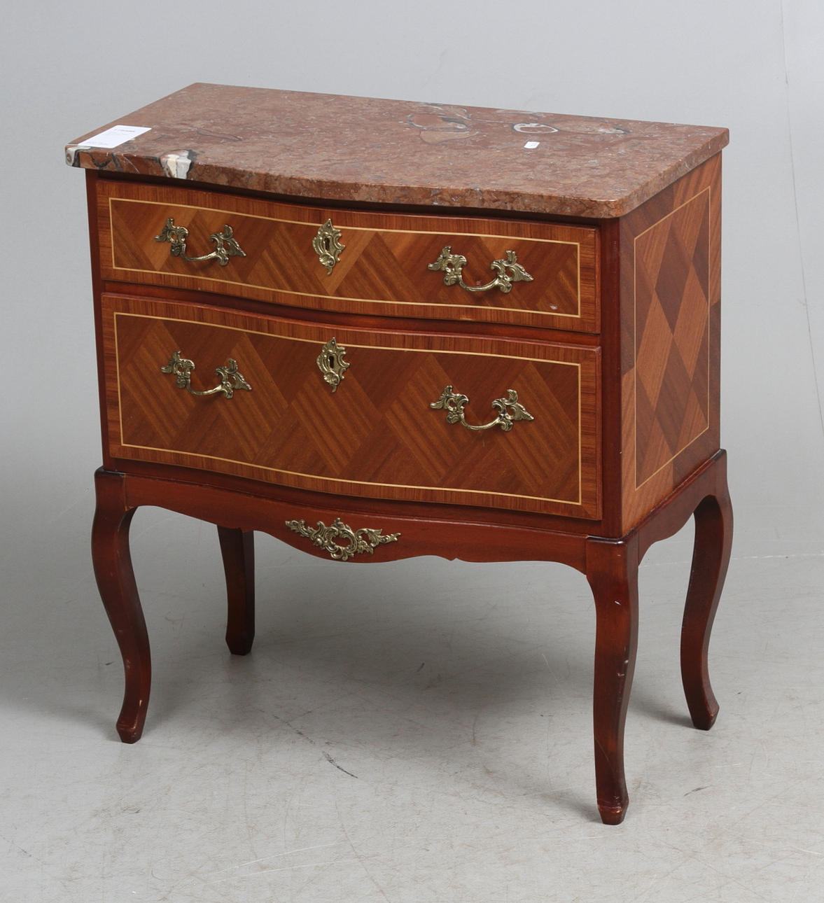 BYRÅ, rokokostil, 1900-talets andra hälft.