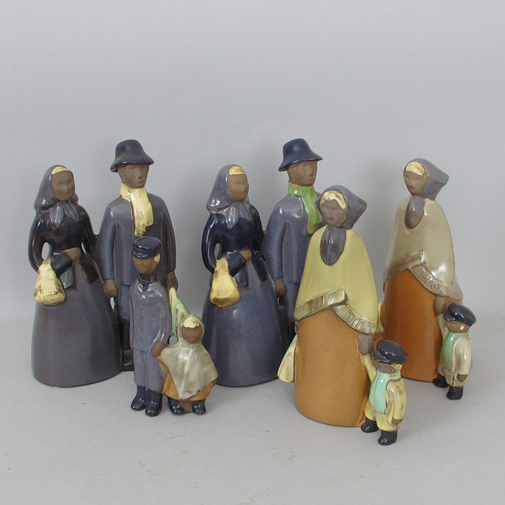 FIGURINER, 5 stycken, "Utvandrarna", keramik, Jie.