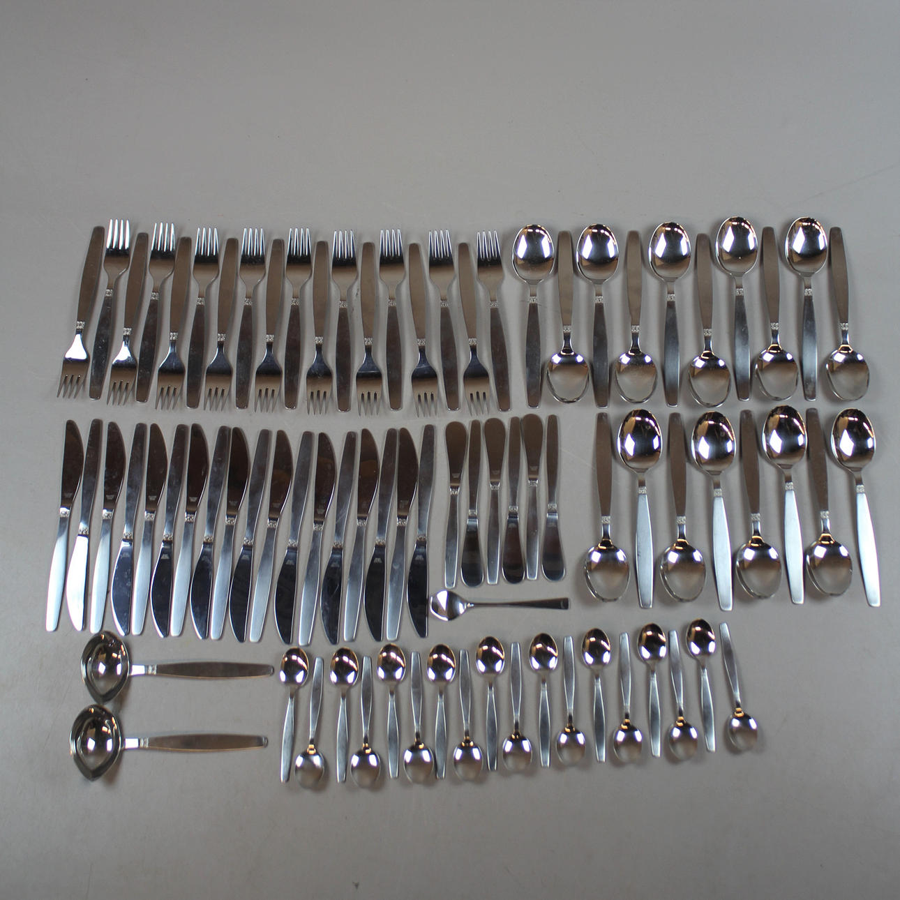 BESTICK, Nils-Johan "sessan" 80 delar.