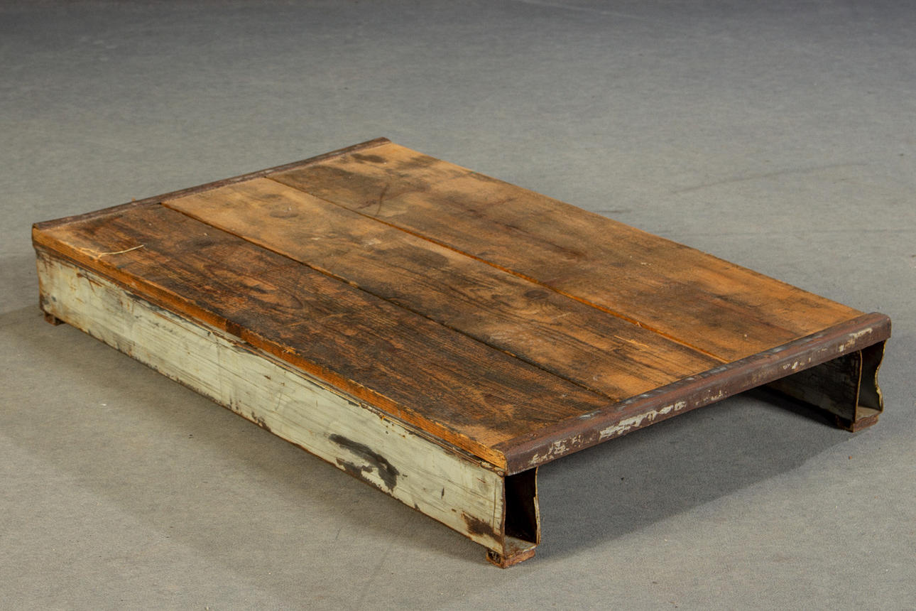 Palette / Couchtisch, Industrial Design.