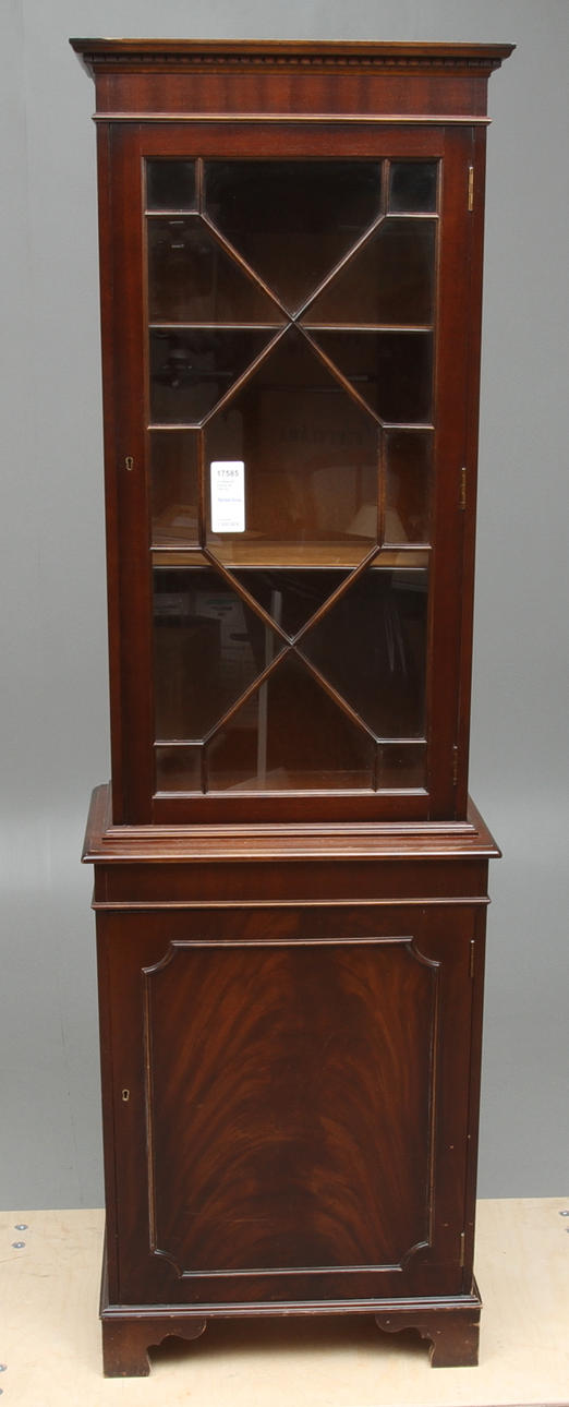 VITRINSKÅP, engelsk stil, 1900-tal.