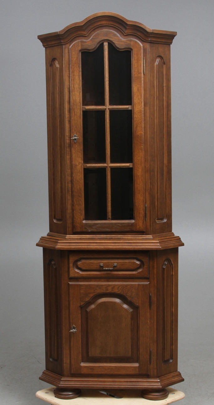 HÖRNSKÅP, ek, 1900/2000-tal.