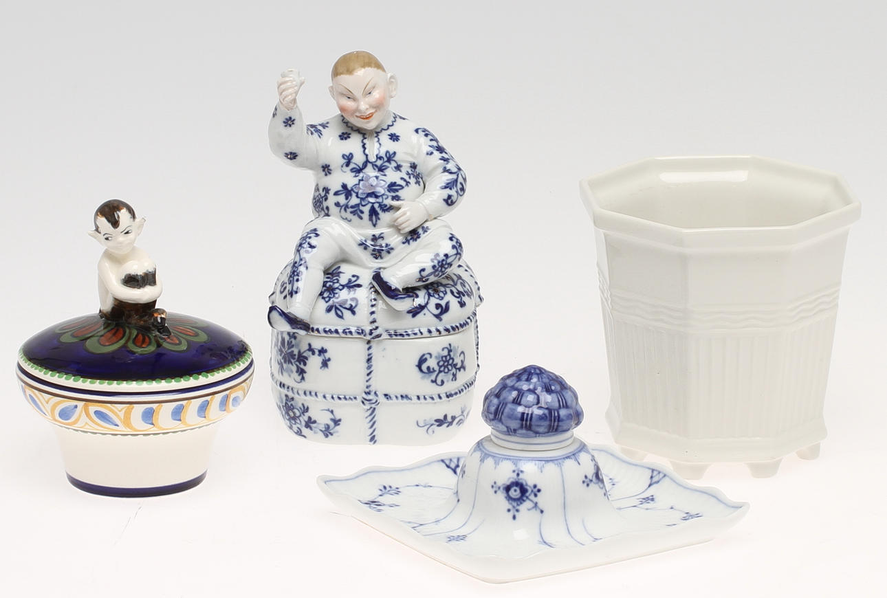 PARTI PORSLIN, 4 delar, bla bläckställ Royal Copenhagen.