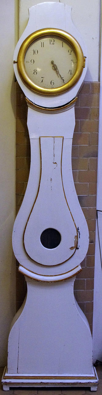 GOLVUR, vitmålat med förgyllningar, 1800-tal.