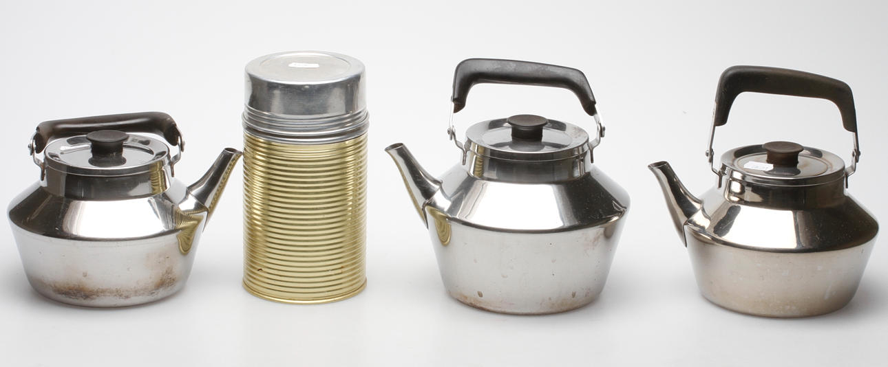 KAFFEKANNOR samt TERMOS, 4 delar, Sigvard Bernadotte samt AB Termoverken Jönköping.