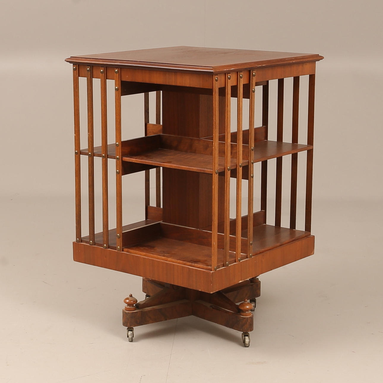 BOKSNURRA, engelsk stil, 20. århundrede.