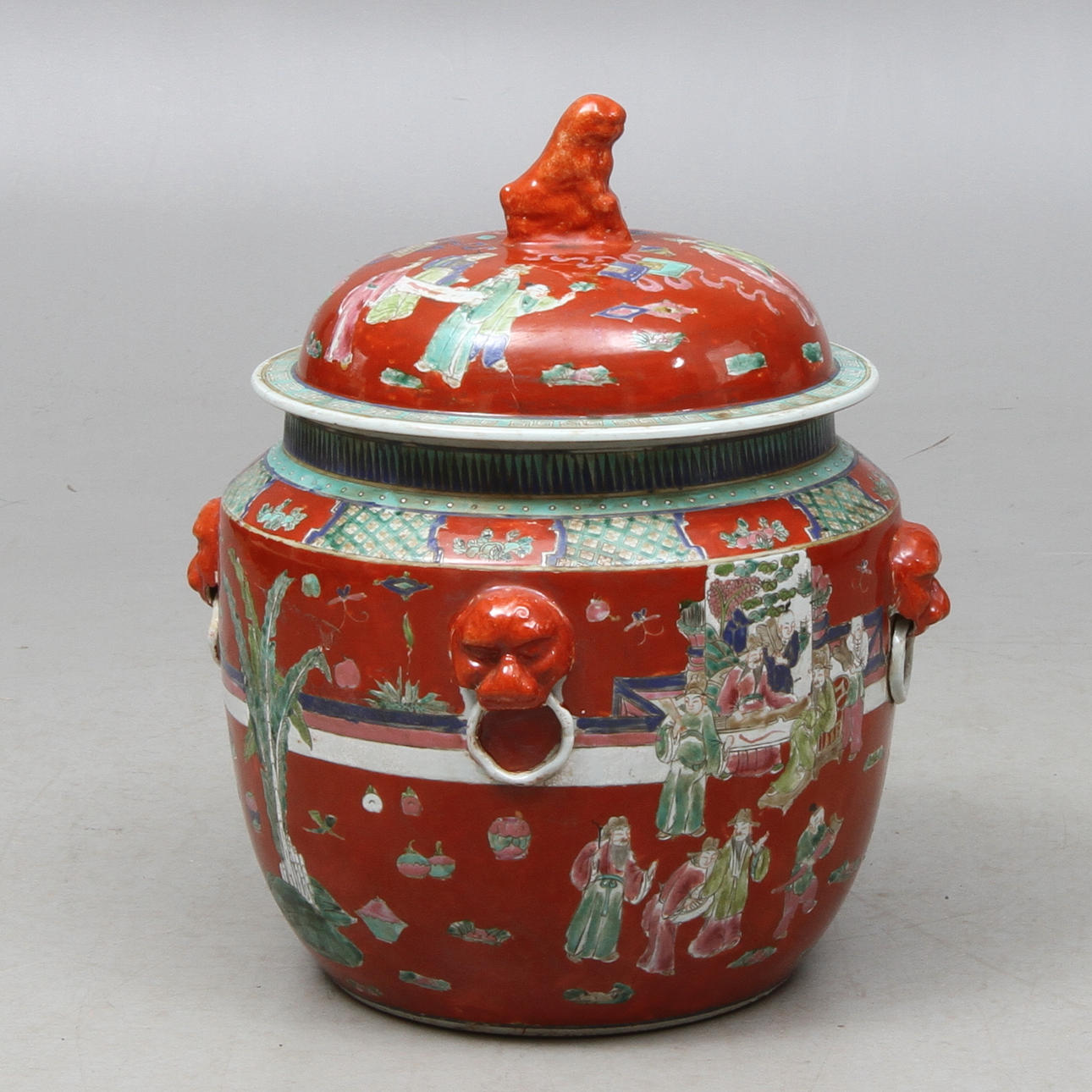 GOLVURNA, med lock, Kina.