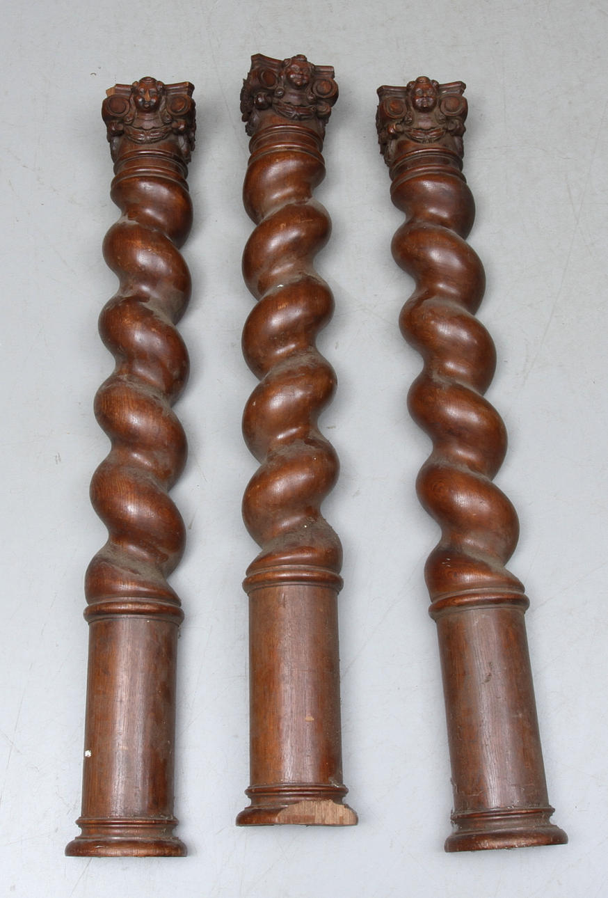 DEKORELEMENT, 3 delar, ek, snidad dekor, Omkring sekelskiftet 1900.