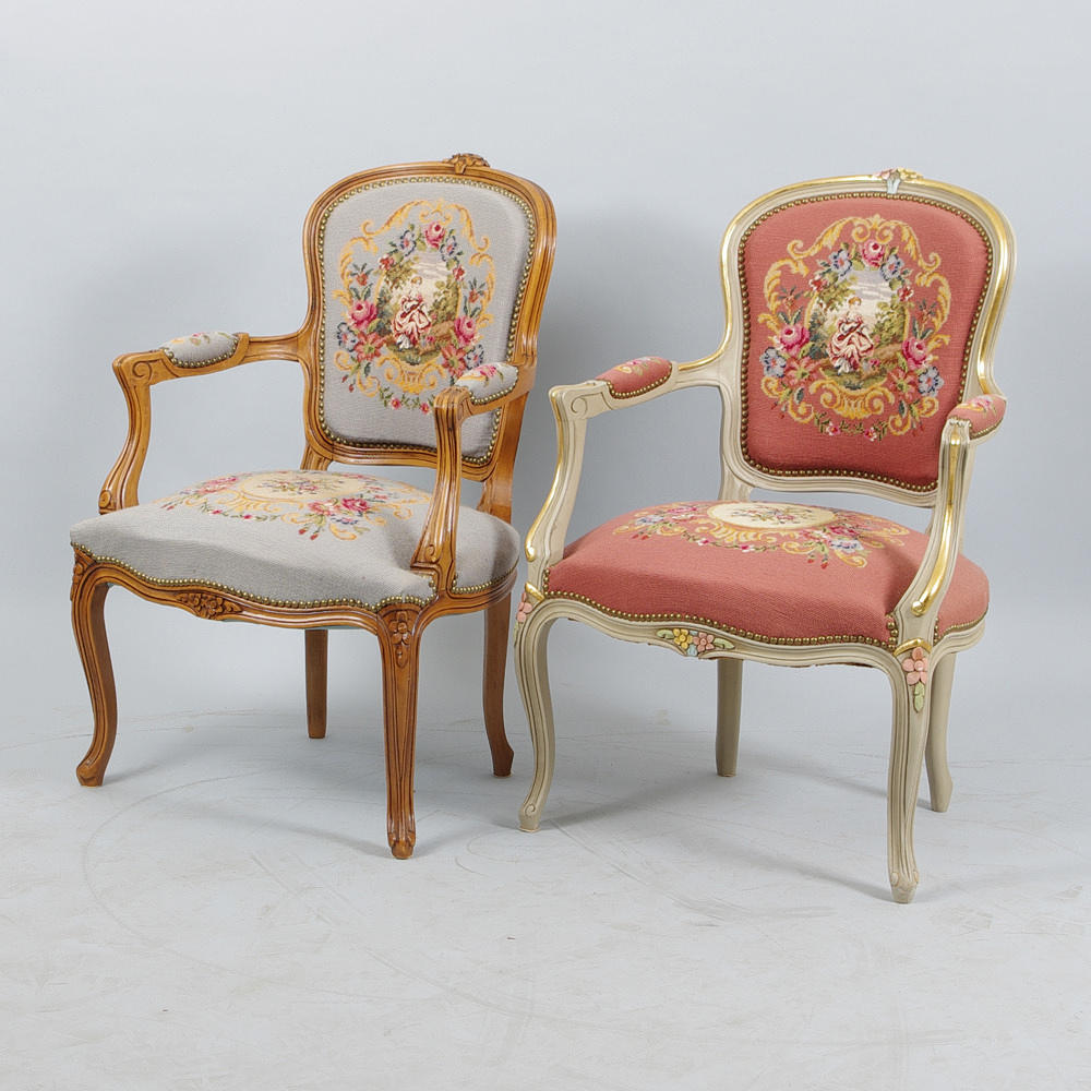 KARMSTOLAR, 2 snarlika, rokokostil.