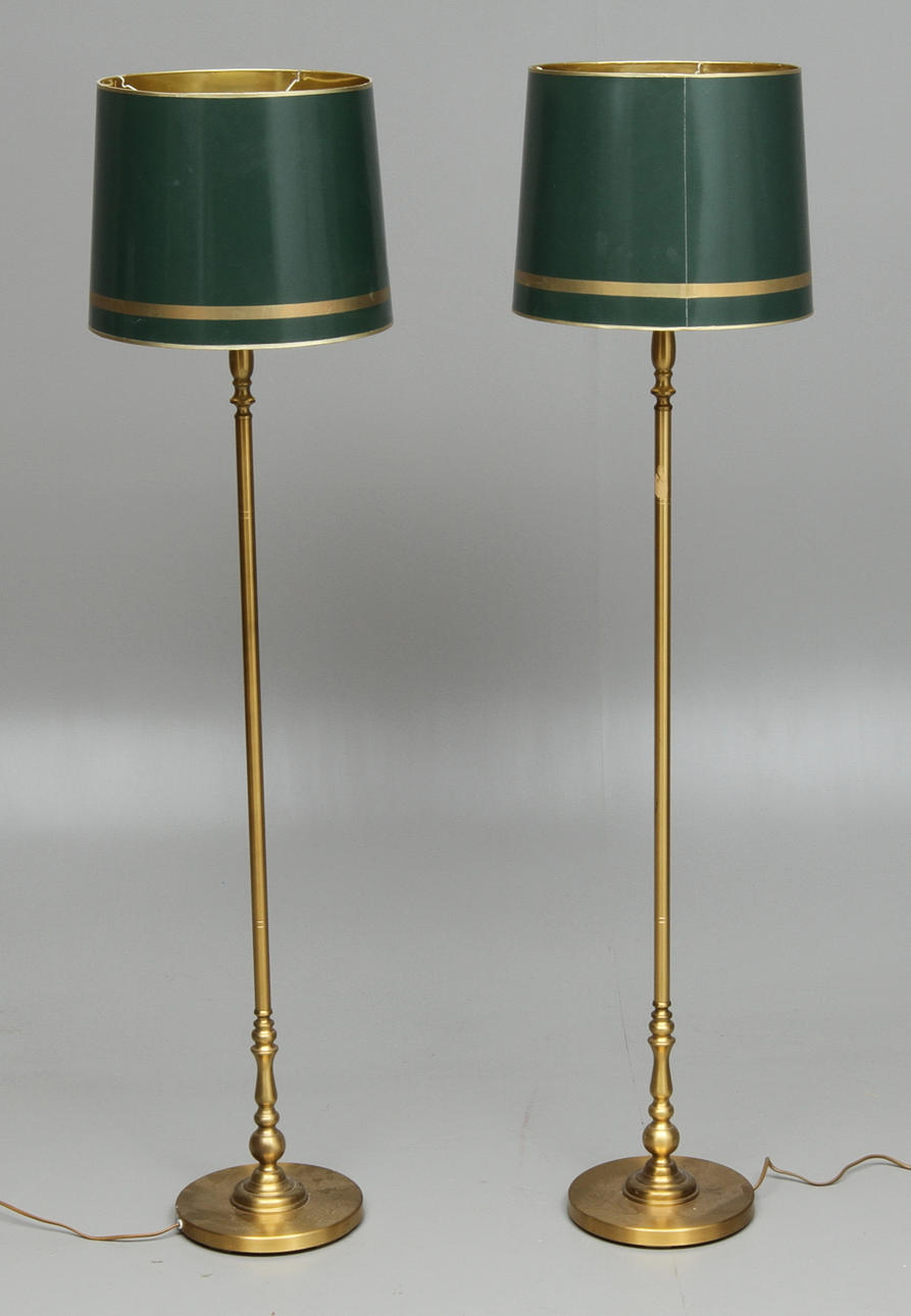 GOLVLAMPOR, 2 st, engelsk stil, 1900-tal.