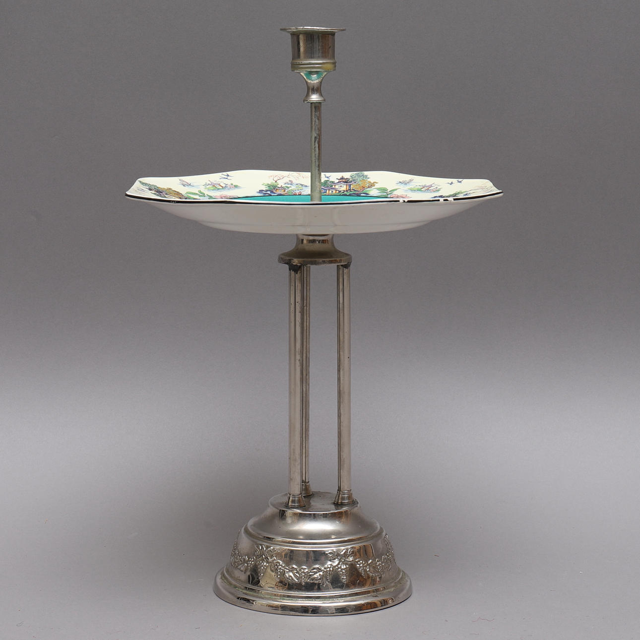 KAKFAT/LJUSSTAKE, vitmetall & porslin.