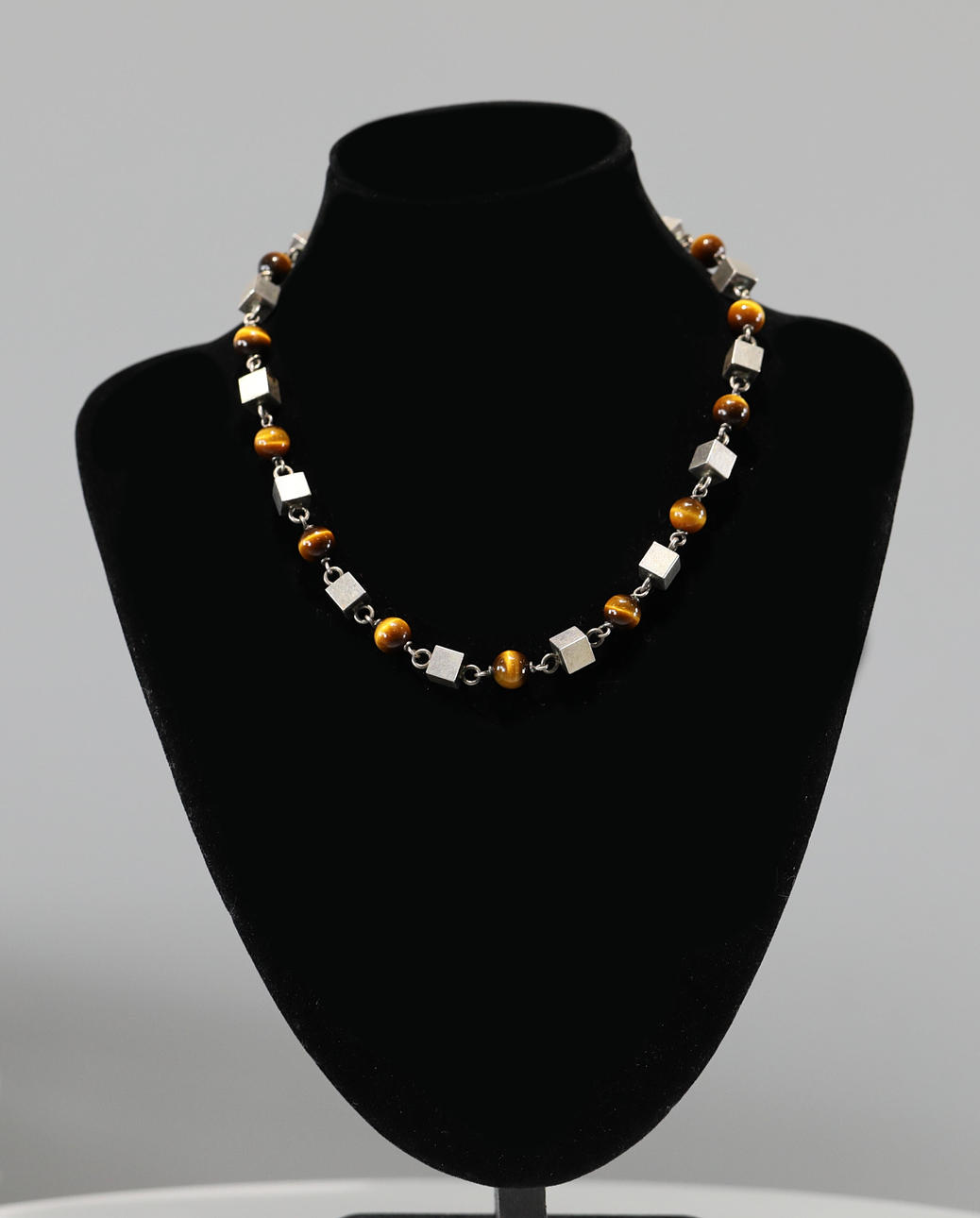 ARVO SAARELA. collier, tiger's eye, silver, 1963.