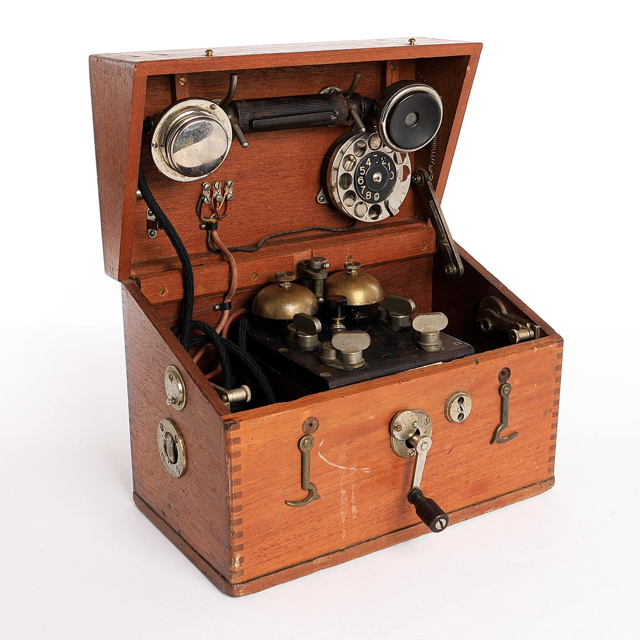 KENTTÄPUHELIN, 1920/30-luku.