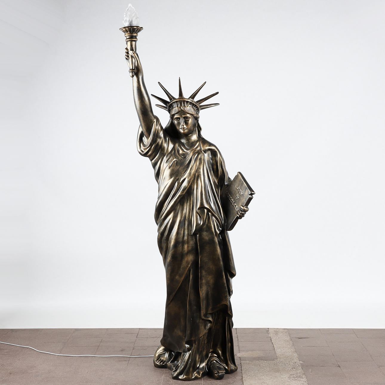 Stehlampe, Freiheitsstatue, Kunststoff. Stehleuchte, Kunststoff.