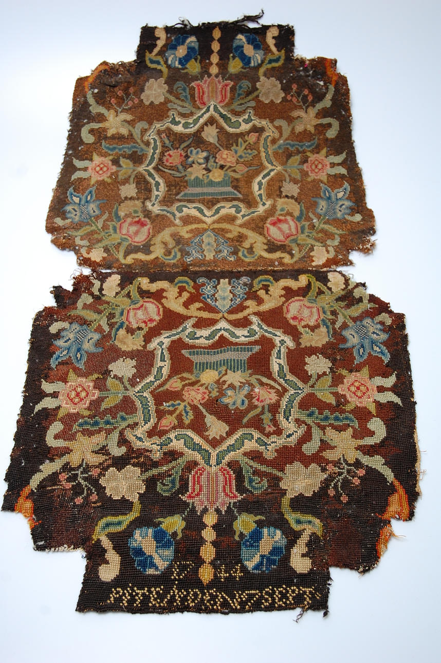 TEXTILIER, 1 par, petite points, 1 st märkt Piteå 7 Sep 1744.