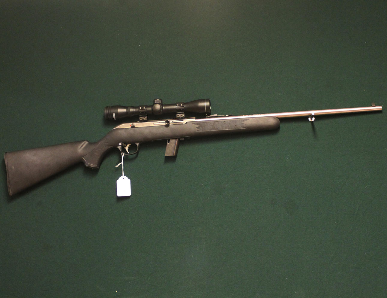 SAVAGE. 64F cal. 22LR #0102980 SE2150100.