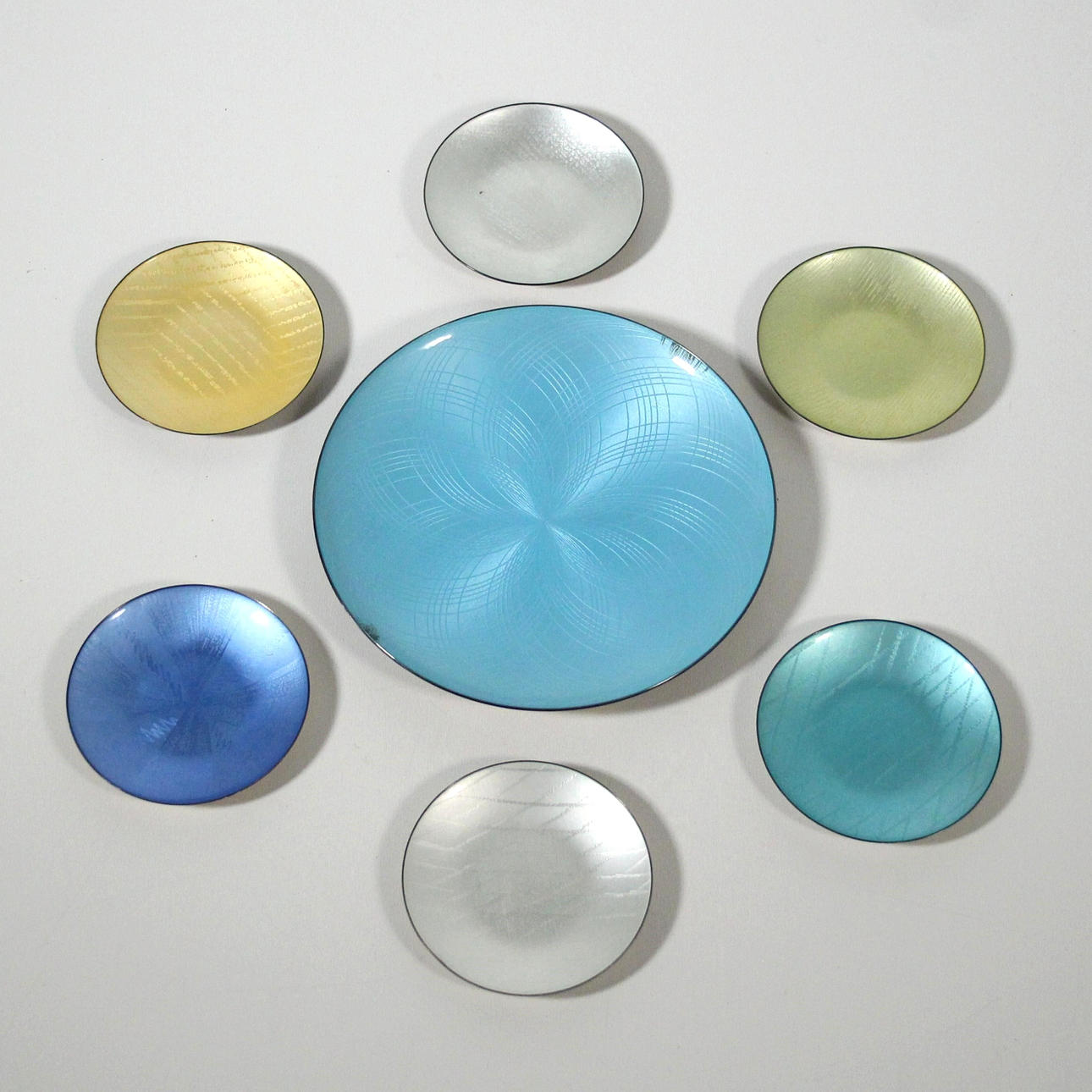 J. TOSTRUP. Servierteller, Sterlingsilber mit Emaille (7).