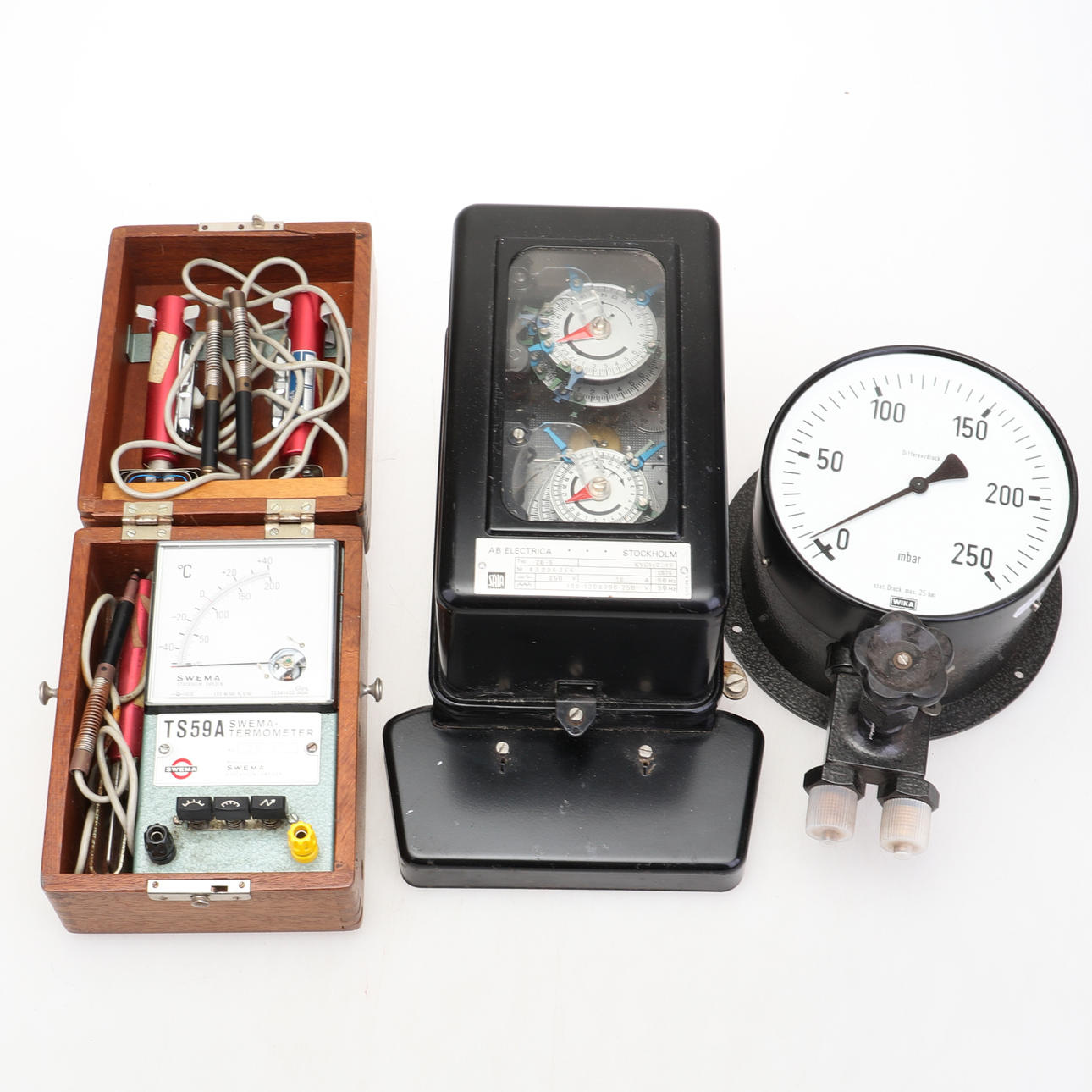 NAUTICAL INSTRUMENTS, 3 pcs, including Manometer, 1900s.