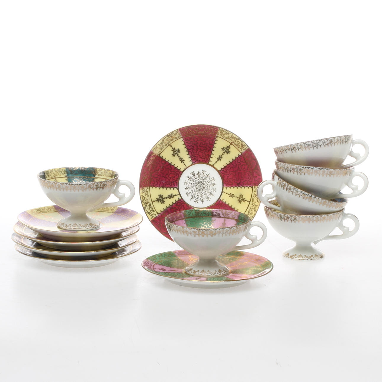 KAFFEKOPPAR med FAT, 6 st, porslin, trol Österrike, 1900-talets första hälft.