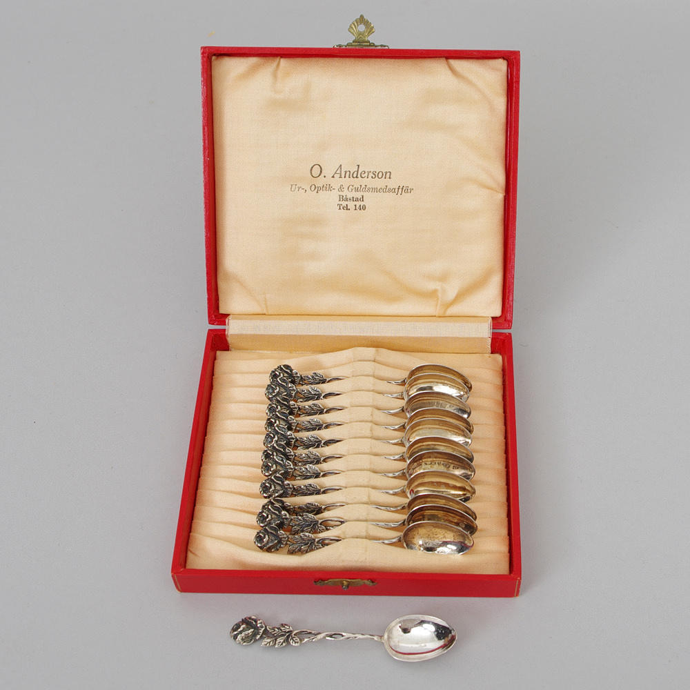 MOCKASKEDAR, 12 stycken i etui, "Rosen", silver.