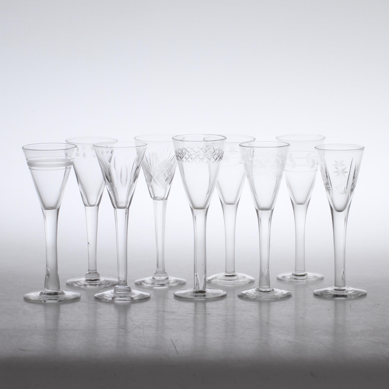 SNAPSGLAS, 9 st, olika modeller, 1800/1900-tal.