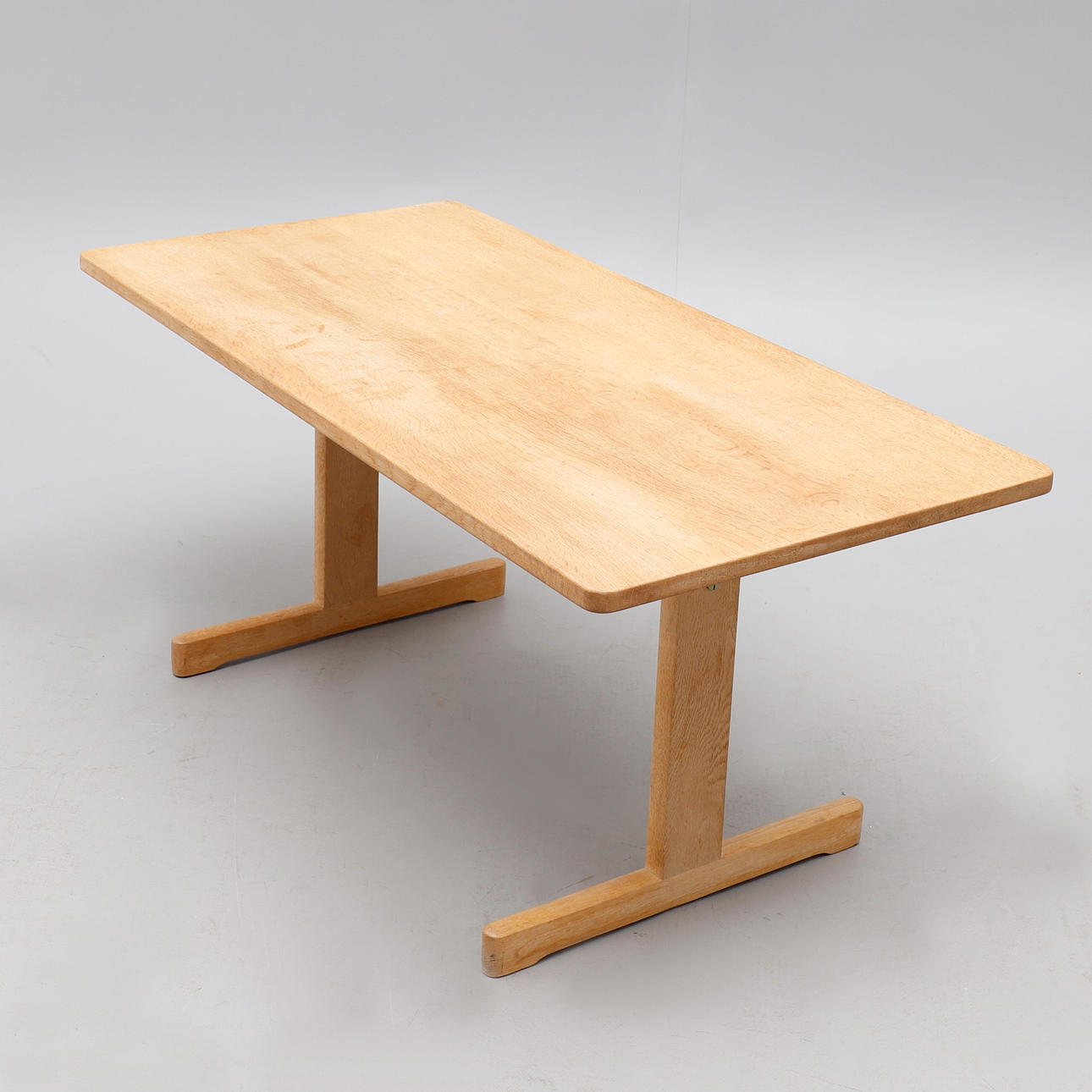 BØRGE MOGENSEN. MESA DE CENTRO, "Shaker".