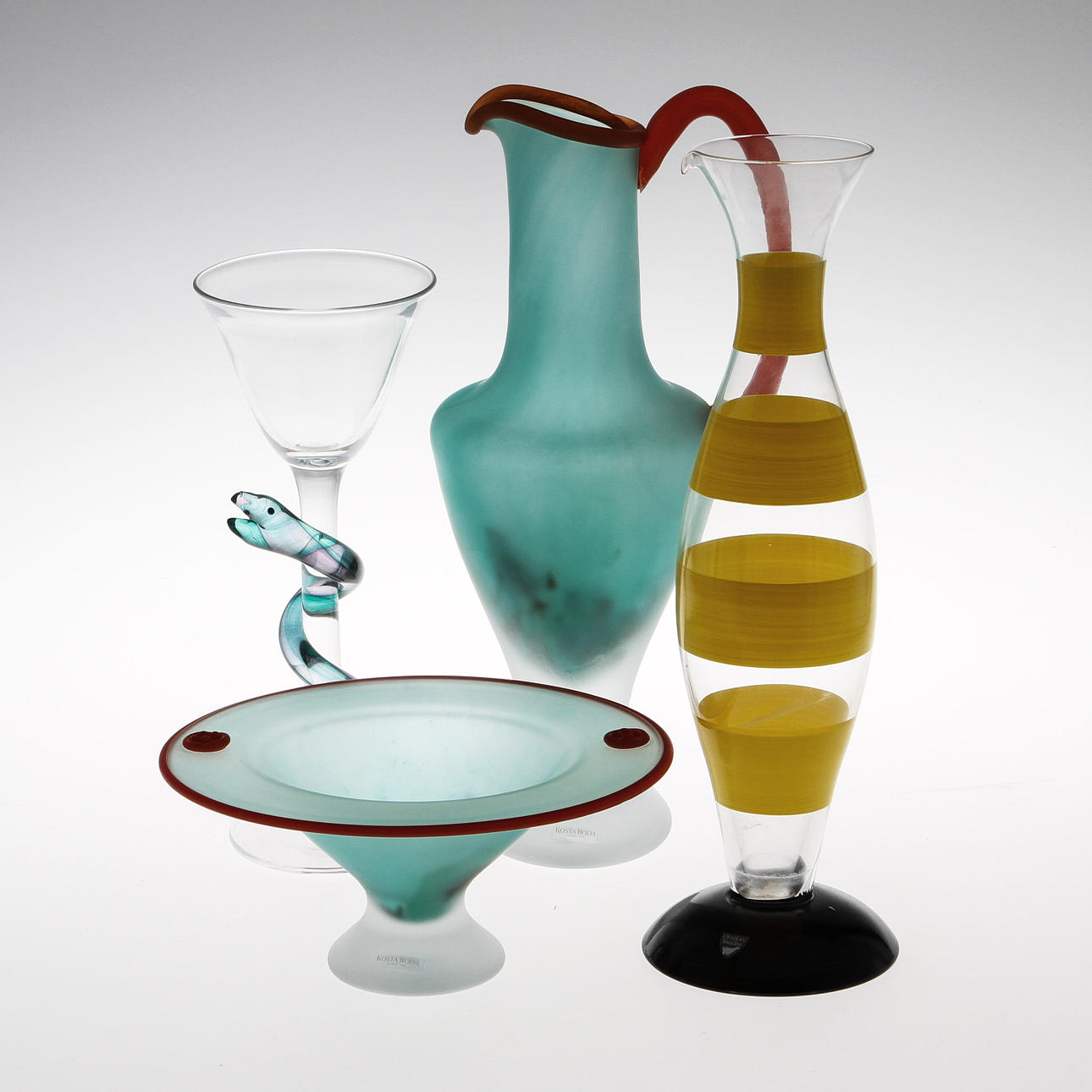 GLASFÖREMÅL, 4 st, bland annat Urica Hydman Vallien, Kosta Boda samt Orrefors.