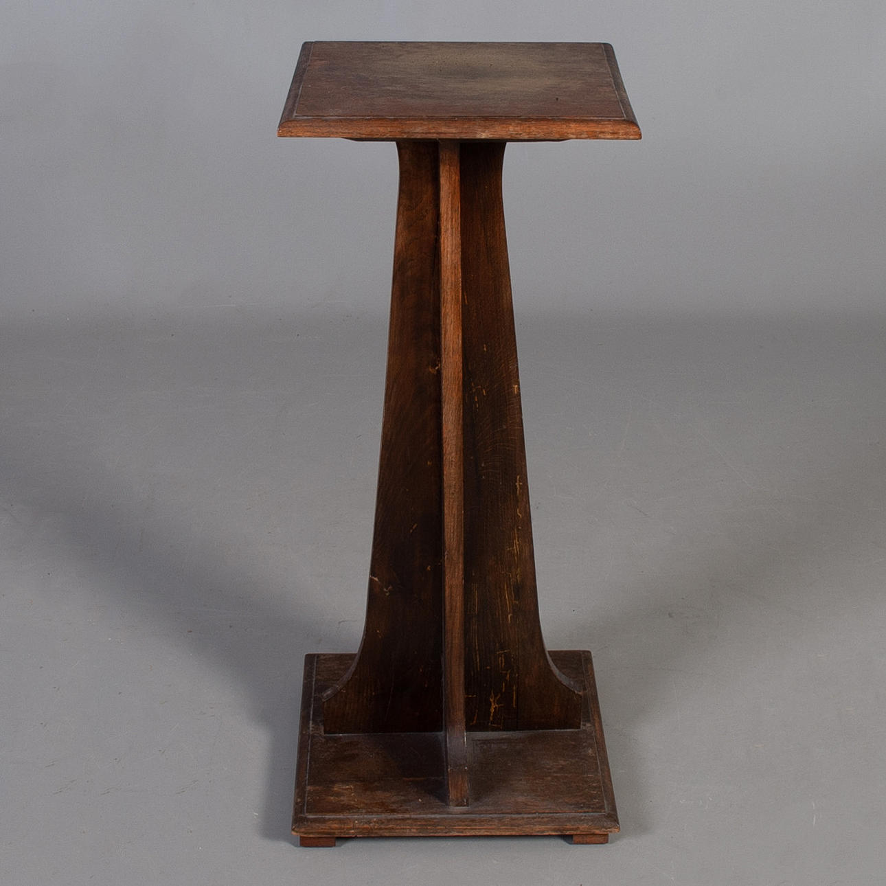 PIEDESTAL Solid oak, Art Nouveau, 1920s.