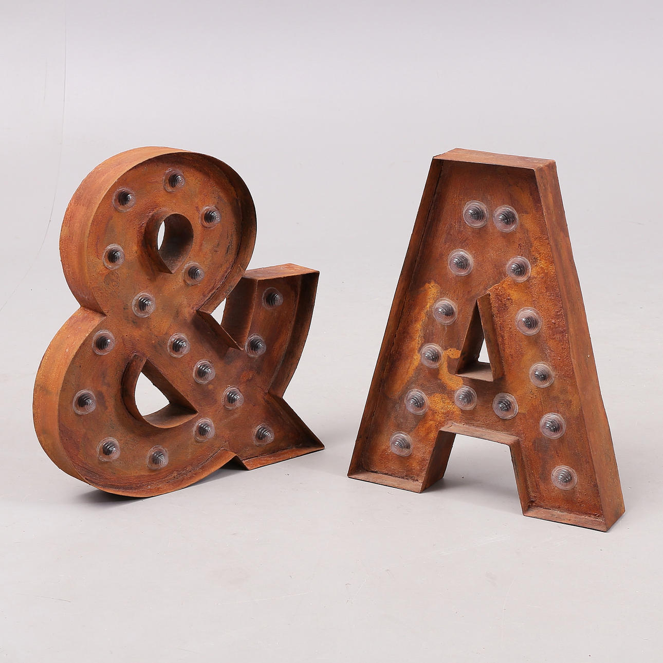 BOKSTÄVER med belysning, 2 st, 2000-tal.