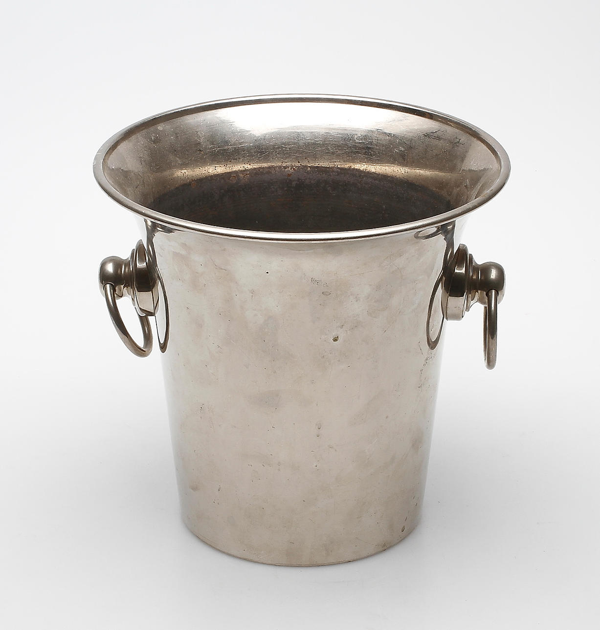 VINKYLARE, vitmetall, 1900-tal.