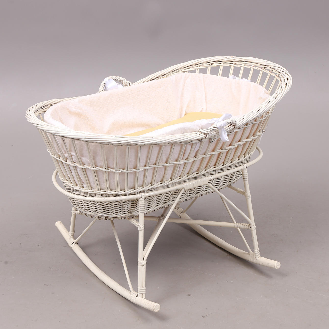 Vagga, korg i bambuställning, 1900-tal.