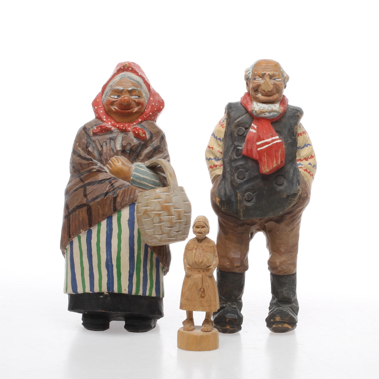 FIGURINER, 3 st, snidat trä, signerade.