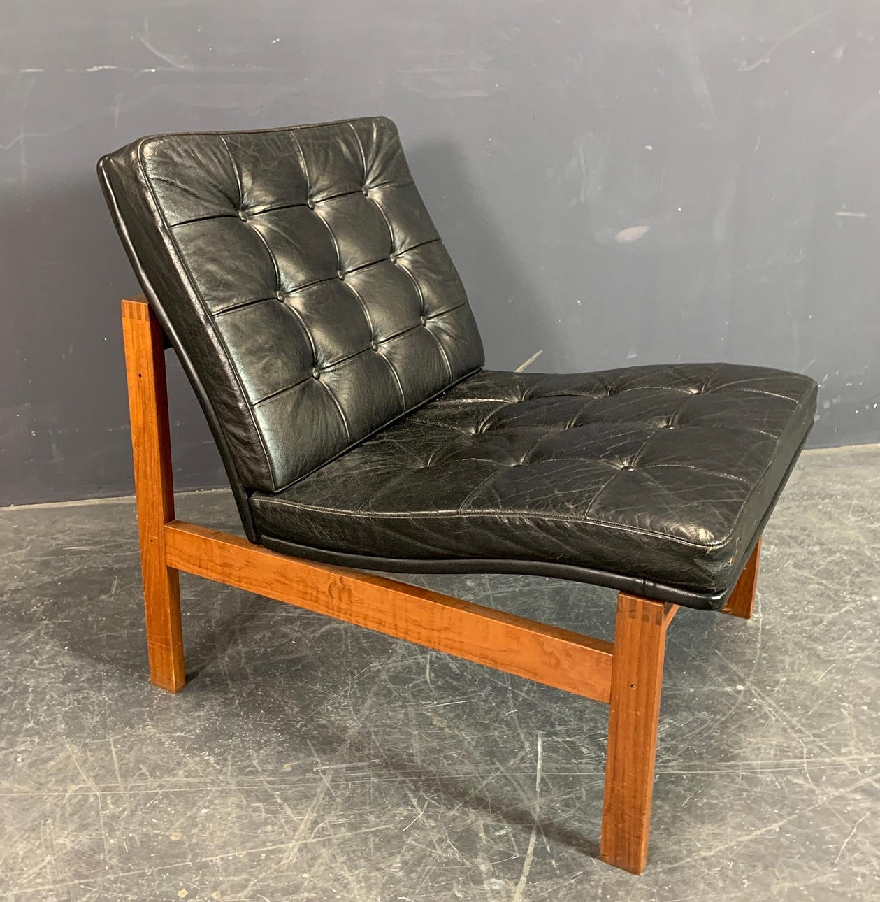 TORBEN LIND & OLE GJERLØV-KNUDSEN. STOL.