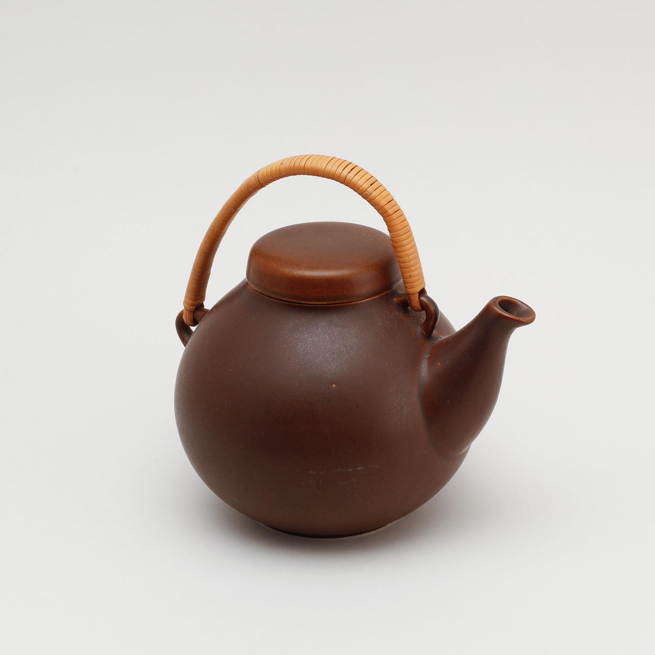 ULLA PROCOPÉ. Teapot, stoneware, Arabia.