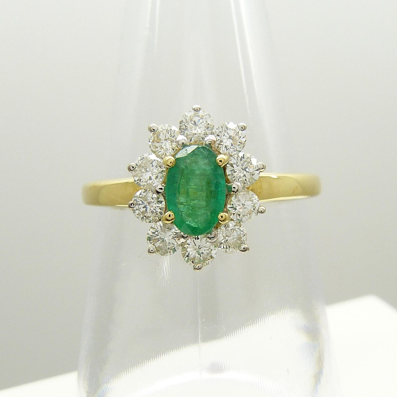 EMERALD & DIAMOND CLUSTER RING.