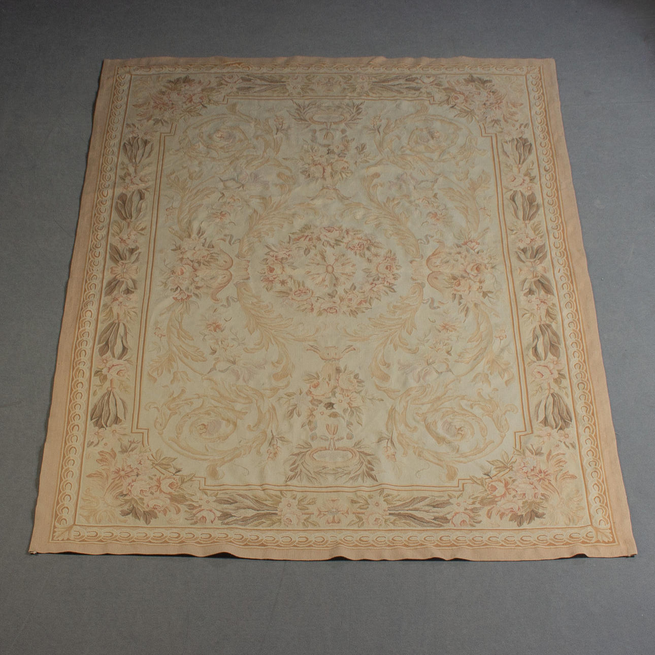 Teppich im Aubusson-Stil.