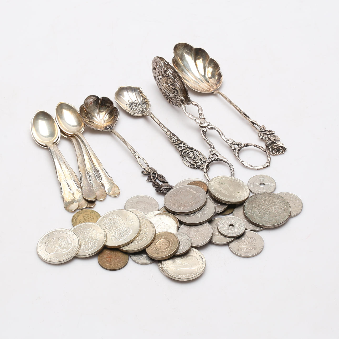 MONEDAS Y OBJETOS DE PLATA.