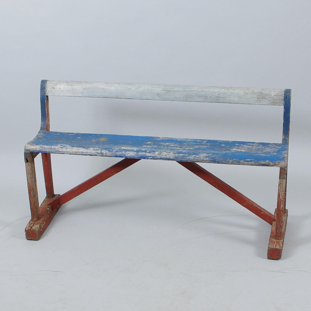 BÄNK, målat trä.