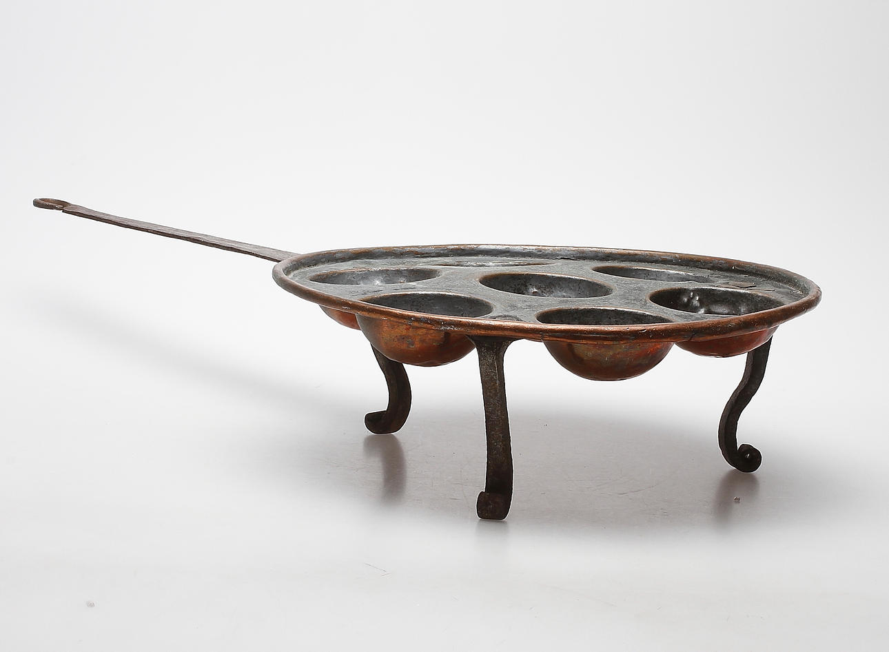 MUNKJÄRN i koppar, 1800-tal.