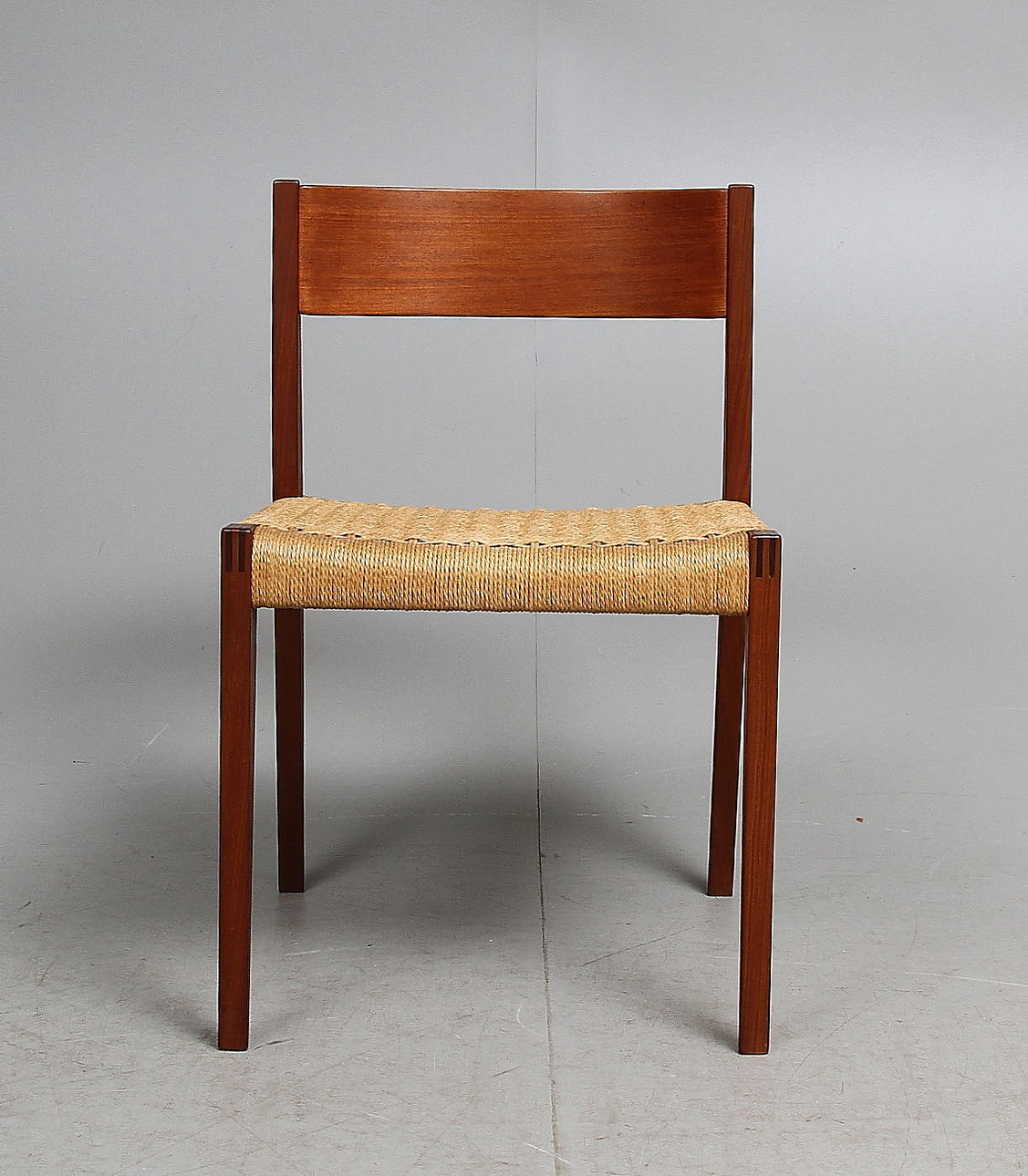MATSTOL, flätad sits/teak, design Poul Cadovius.