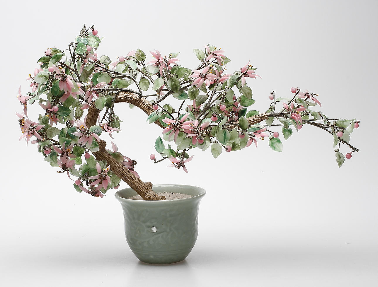 DEKORATIONSTRÄD, keramik och stenar, Kina, 1900 talets andra hälft.