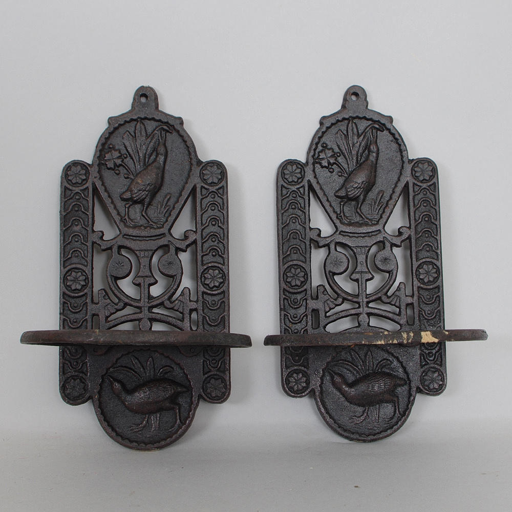 VÄGGKONSOLER, 1 par, gjutjärn, samtida.