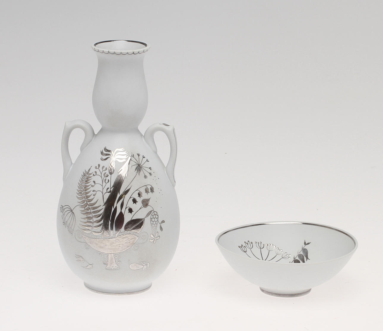 VAS samt SKÅL, "Grazia" Stig Lindberg, Gustavsberg, 1900-tal.