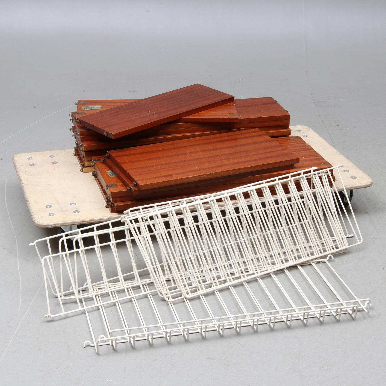 HYLLSYSTEM, String, Nils Strinning, Omkring 1900-talets mitt.