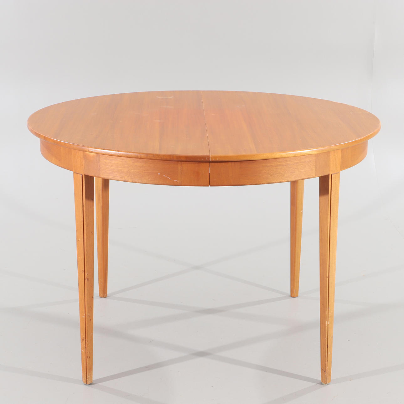 CARL MALMSTEN. Matsalsbord, "Guldheden", valnöt.