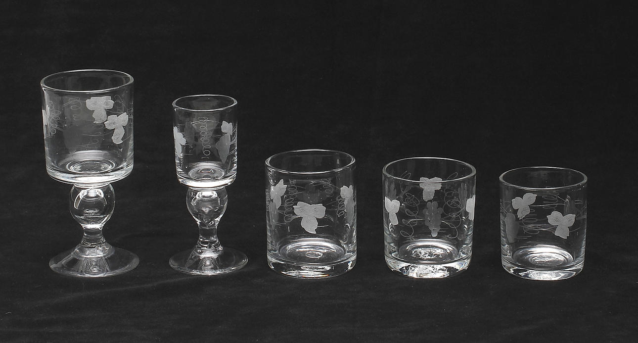 GLASSERVISDELAR, 14 delar, "Swedish old", Reijmyre.