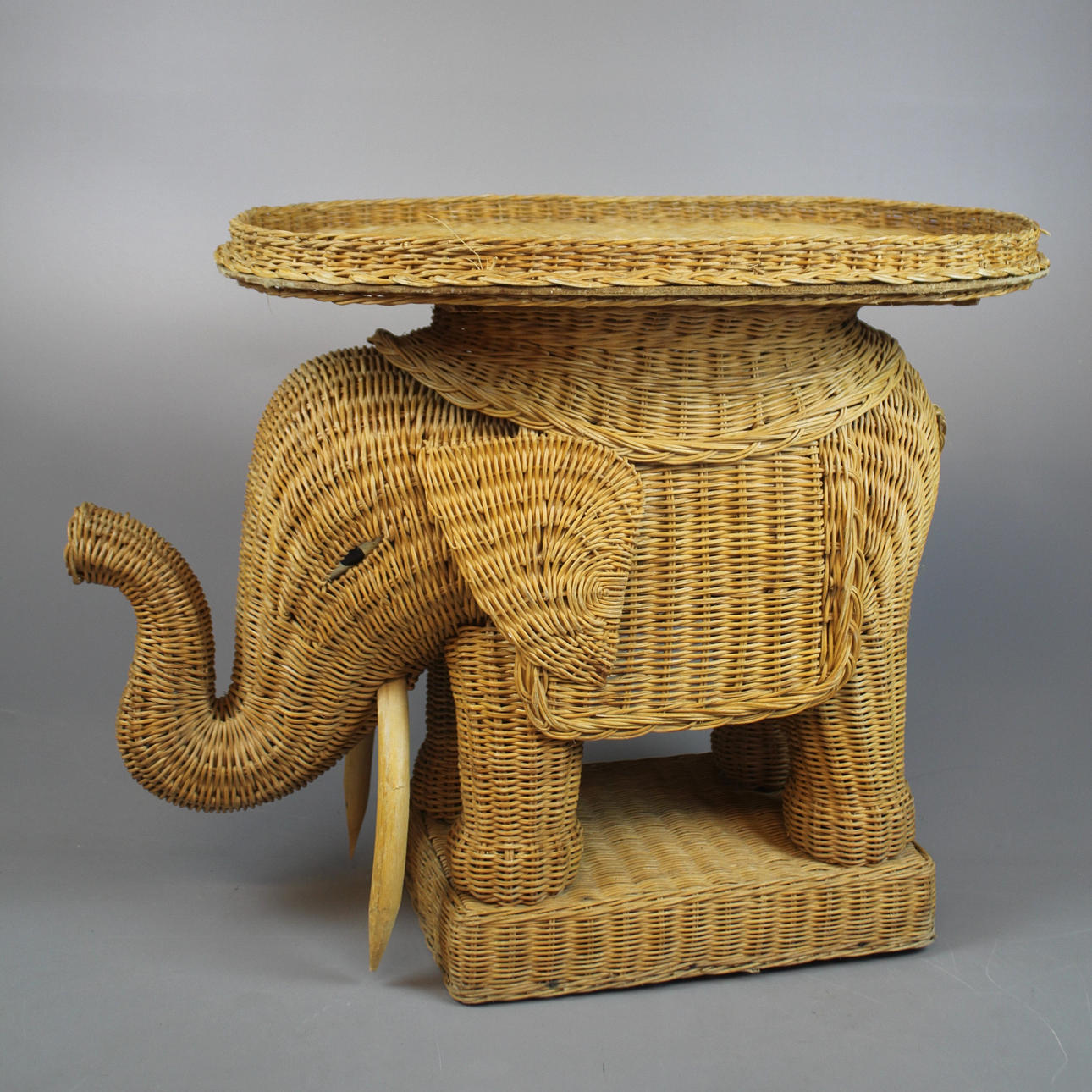 SIDEBORD/PEDESTAL, "elefant" rattan 1900 tallet.