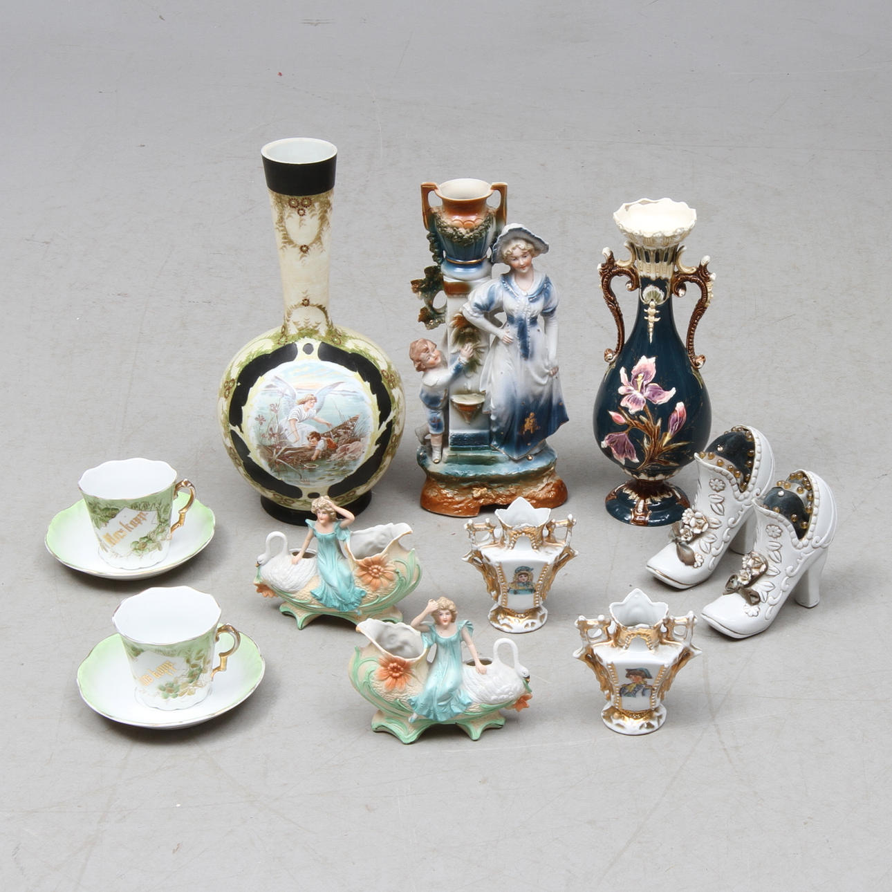 PARTI PORSLIN, 10 delar, samt VAS, opalinglas, 1800/1900-tal.