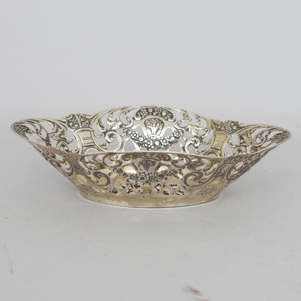 SKÅL, utländskt silver.