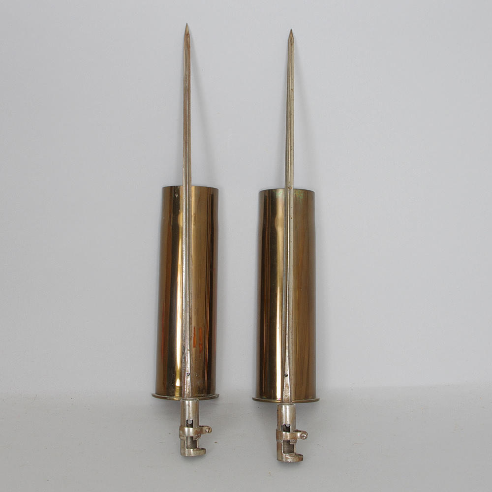 VÄGGLAMPETTER i form av bajonetter, 1 par.